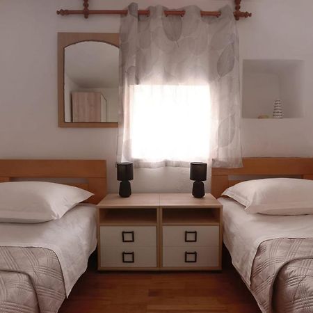 Sara Apartment โตรกีร์ ภายนอก รูปภาพ