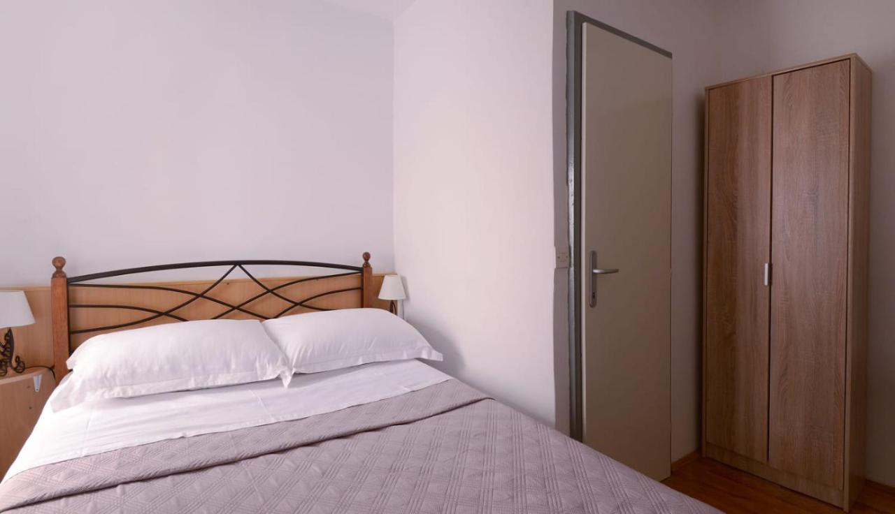 Sara Apartment โตรกีร์ ภายนอก รูปภาพ