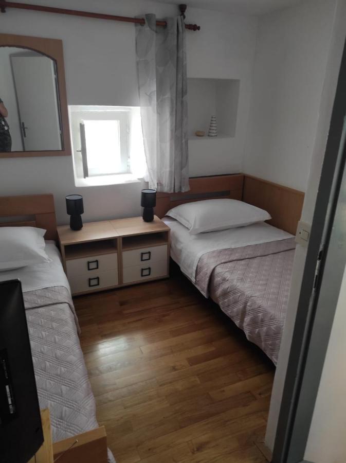 Sara Apartment โตรกีร์ ภายนอก รูปภาพ