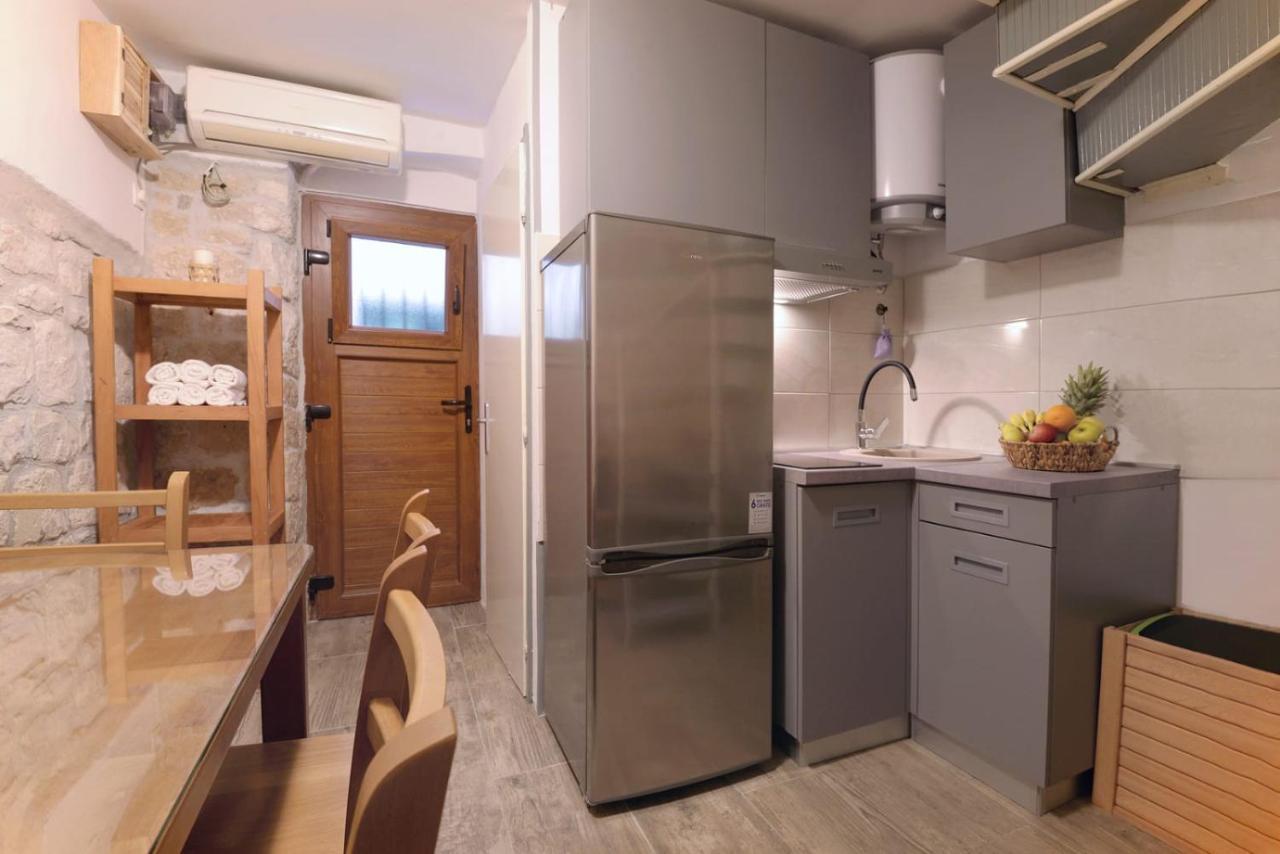 Sara Apartment โตรกีร์ ภายนอก รูปภาพ