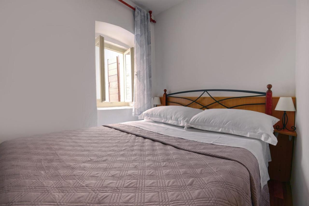 Sara Apartment โตรกีร์ ภายนอก รูปภาพ